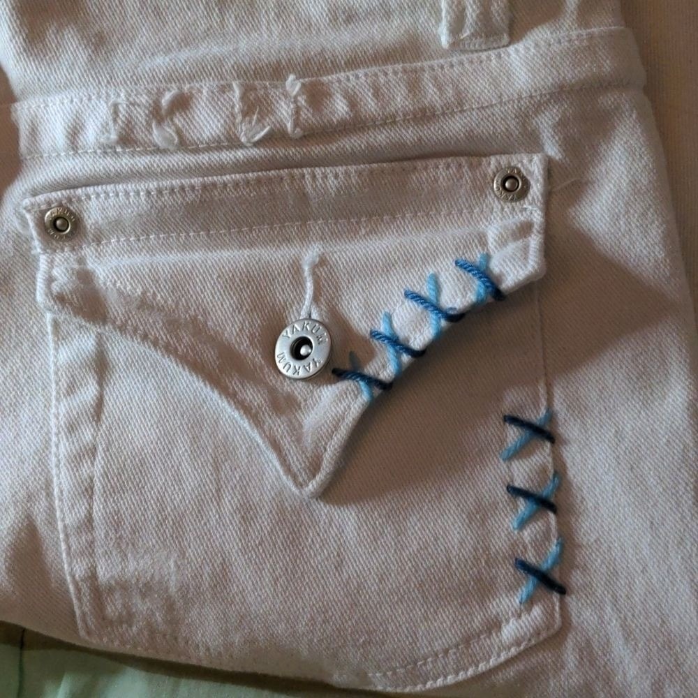 Yakum white capri jeans size 26